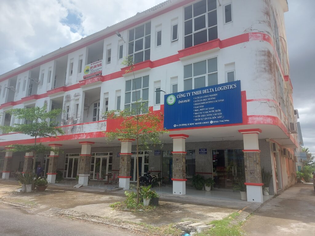 delta logistics building